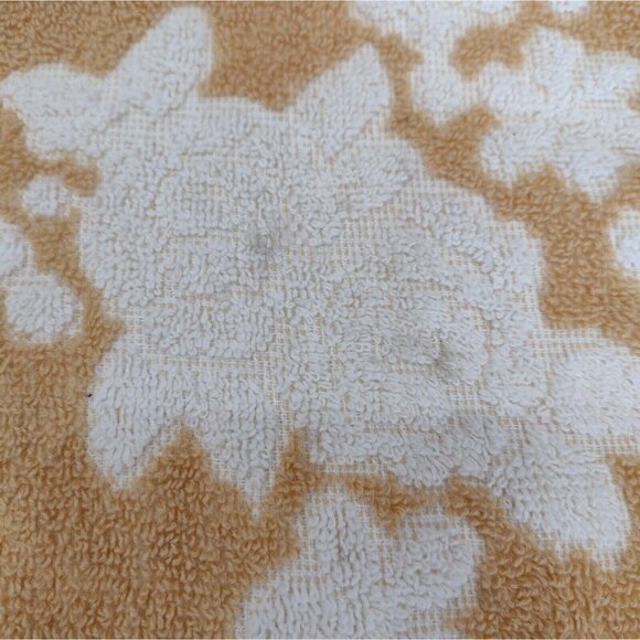 Vintage 70s Cannon Monticello Sculpted Floral Gold White Towel Retro 22 X 40 - Picture 10 of 12